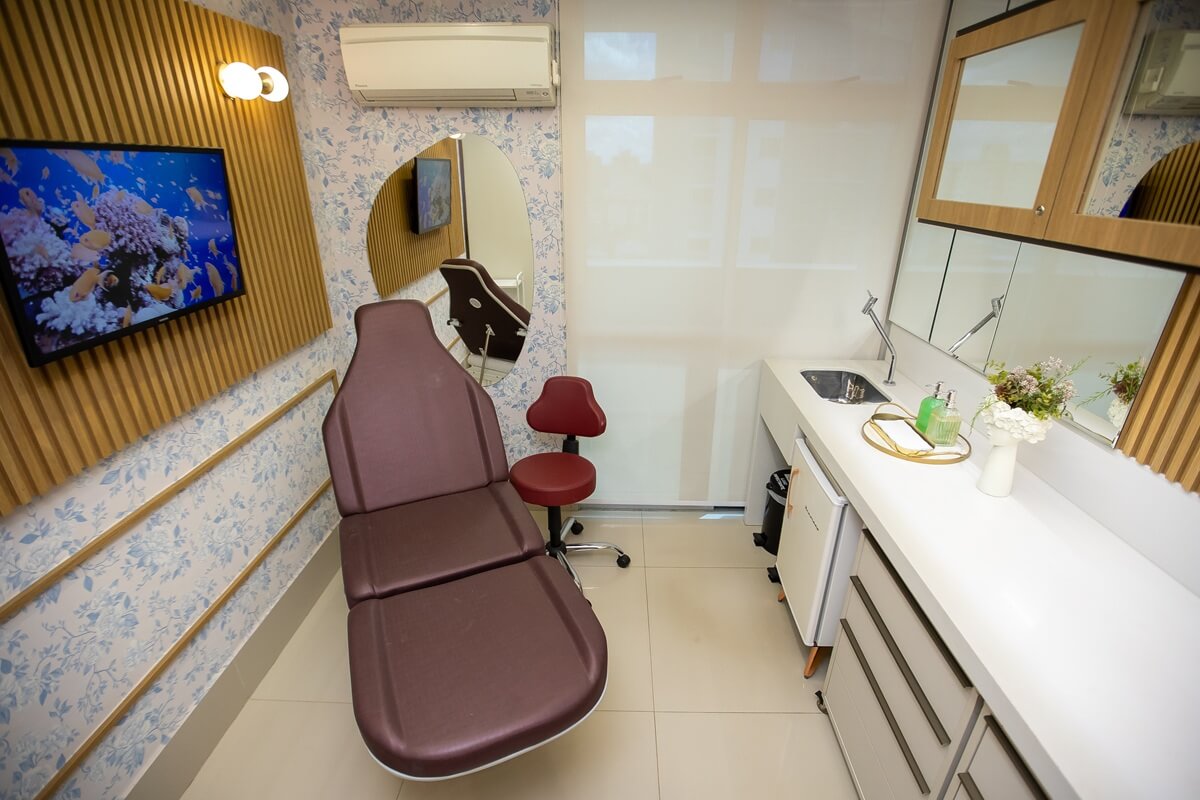 Sala para procedimentos em consultório de estética em Goiânia